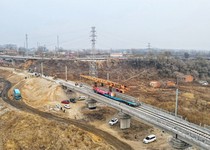我国在建最东端快速铁路改造工程佳鹤铁路全线铺轨贯通